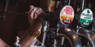 Drygate-Rebrand-Pouring