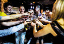 Blurry_people_drinking