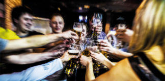 Blurry_people_drinking