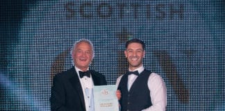 Orkney-Distilling's-head-of-production,-Louis-Wright-(r)-receiving-the-Scottish-Gin-Destination-of-the-Year-Award-from-Alan-Wolstenholme,-the-event's-taste-and-business-judge-