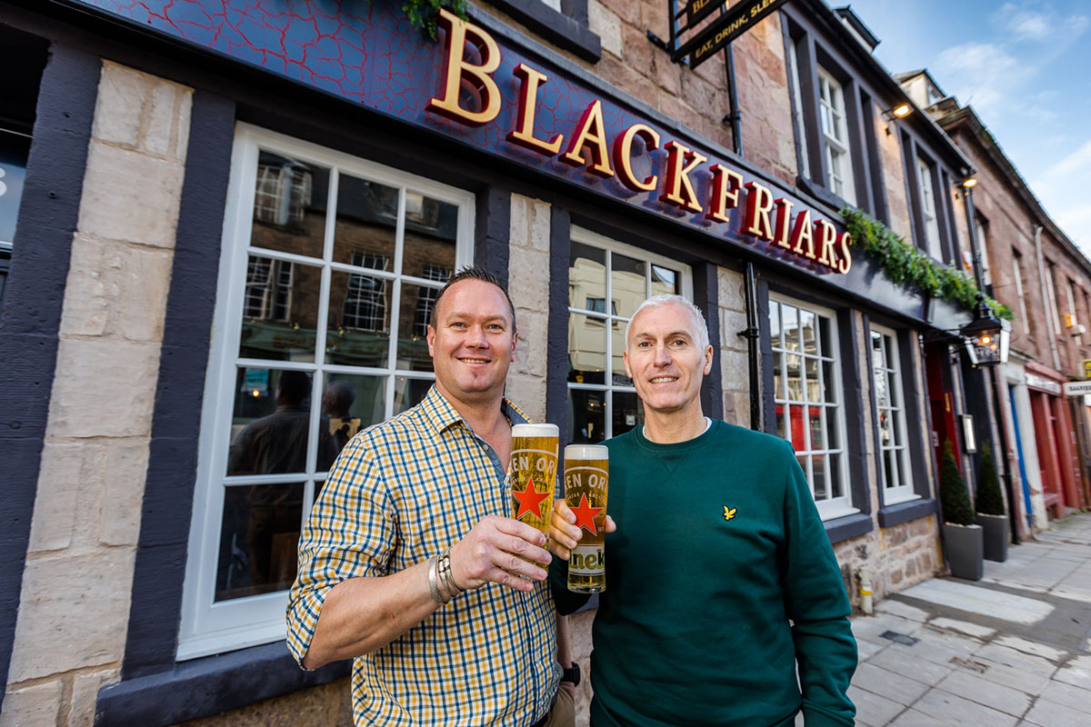 Blackfriars licensee Billy McKechnie (left) with Brian Davidson of Star Pubs & Bars.