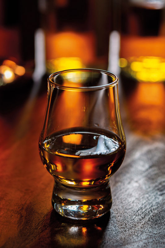 whisky in glencairn glass