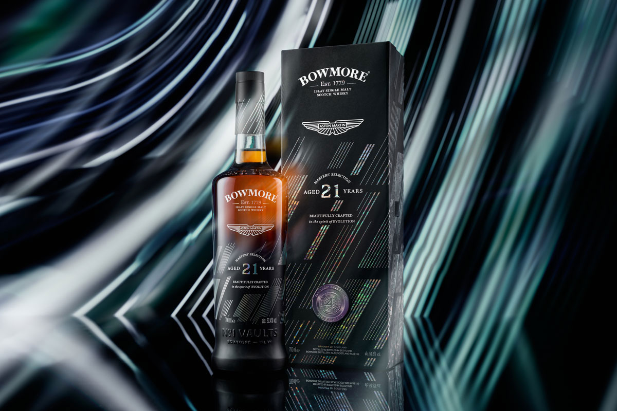 Bowmore whisky bottle next to a presentation box