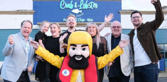 Fishermen’s friends gather at the Crab & Lobster Fish Shack