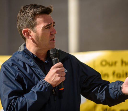 Burnham’s VAT cut promise earns him hospitality backing Burnham